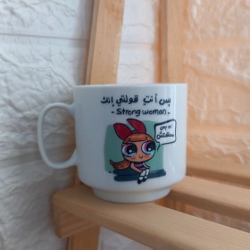 فنجان قهوة بعبارة ( سترونج إندبندنت )